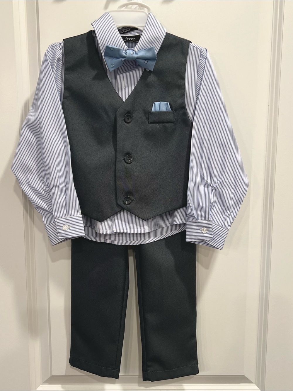 Andrew Fezza 4T Boy Formal Suit Set with Vest, Pants, Dress Shirt and Bow Tie